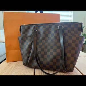 Louis Vuitton Damier PM Handbag